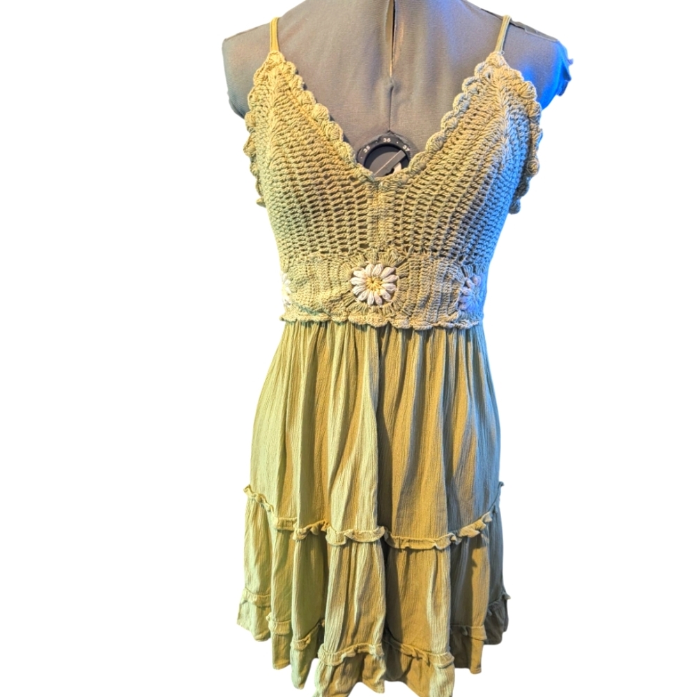 Indulge Crochet Bodice Tiered Midi‎ Dress Womens Medium Olive Green Floral Boho
